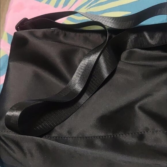 Stylish Black Oxford Cloth Crossbody Bag - Practical Zippered Shoulder Tote - Picture 7 of 8